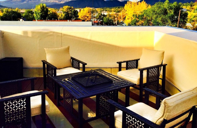 Private Rooftop Deck w/ Mtn views and AC! Located Downtown Near New Aspen Place!