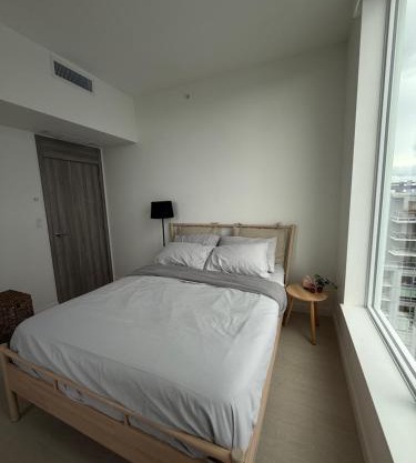 Private Room in a Three-Bedroom Penthouse in Surrey