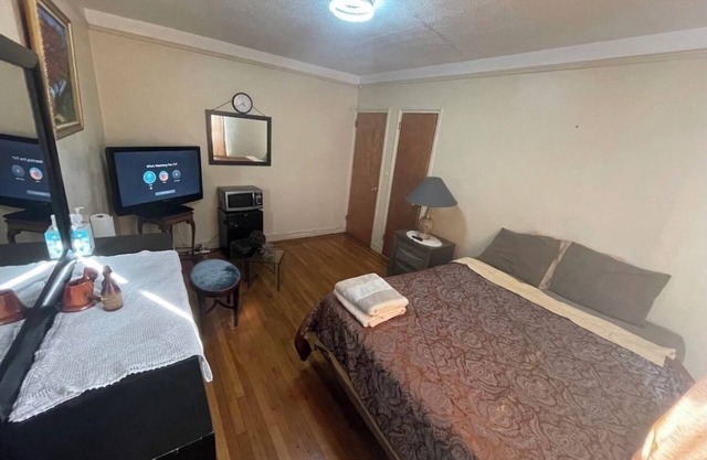 Private room in rental unit in Bronx , New York