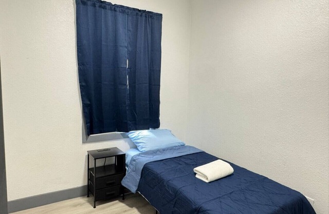 Private Rooms near Downtown Denver & Lake Room 1