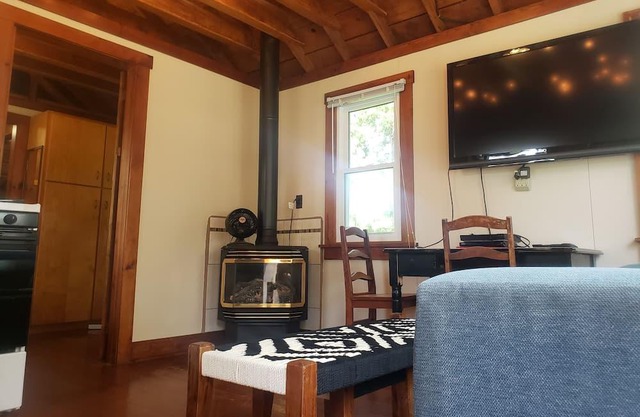 Private sand beach. Lakeview. Spacious LongBeachCottages.com – Cottage #8