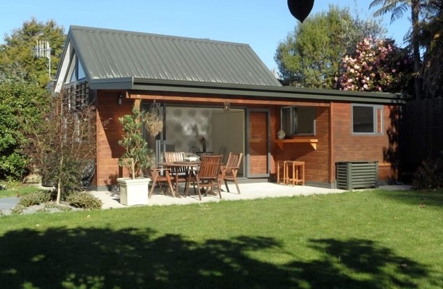 Private self-contained. Great neighborhood location. Close forest n& geothermal