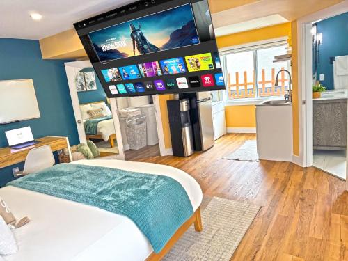 Private Studio - 5 Min to DT - Self Check-In - 75 Inch TV