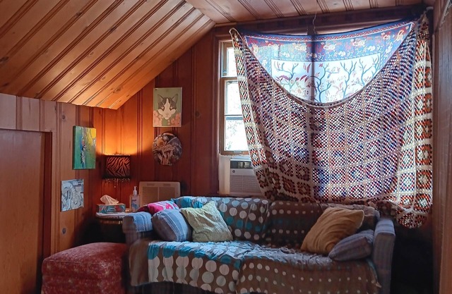 Private studio apartment in North Chattanooga. Furnished, decorated by local art