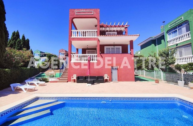 Private villa, 4 bedrooms, 2 bathrooms, swimming pool, barbecue, Wifi