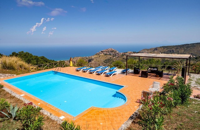 Private Villa with Vineyard, Pool & Stunning Views - LA COLLINA DEI NEBRODI