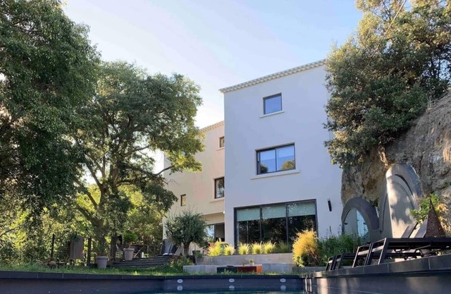 Private villa in the heart of nature with swimming pool and outbuilding - Sleeps 7