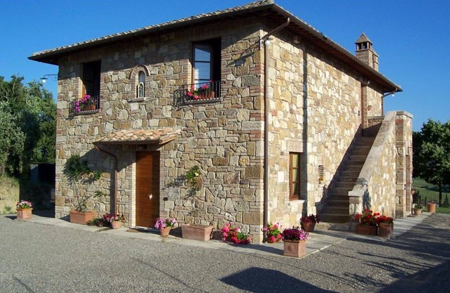 Private Villa with private pool, WIFI, A/C, TV, patio, panoramic view, close to Montepulciano