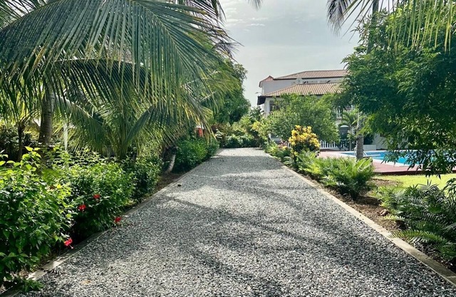 Private Villa w/pool ,AC/WiFi great for family vacations or parties,near beach