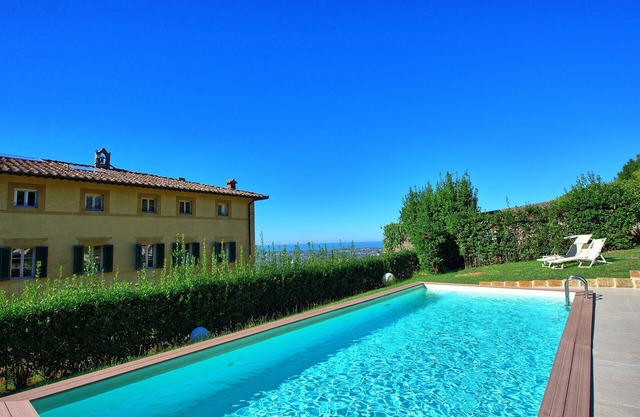Private Villa with A/C, private pool, WIFI, hot tub, TV, patio, panoramic view, close to Viareggio