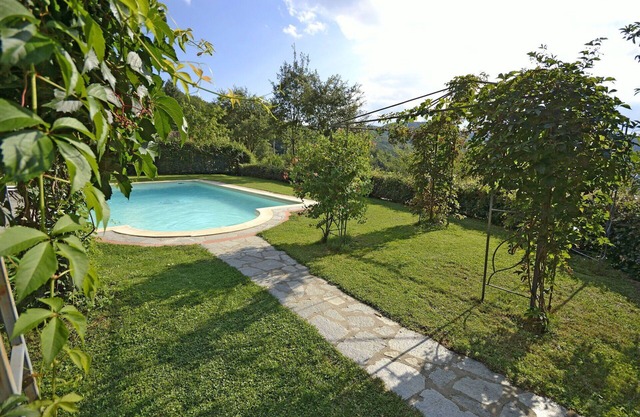 Private Villa with A/C, private pool, WIFI, hot tub, TV, terrace, panoramic view, close to Cortona
