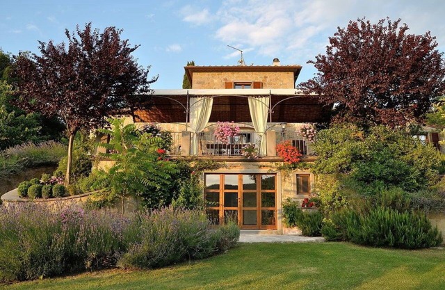 Private Villa with A/C, WIFI, private pool, TV, terrace, panoramic view, parking, close to Cortona
