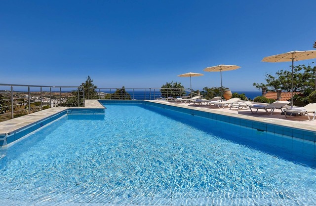 Private Villa With Amazing View and Shared Pool