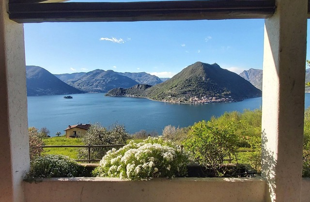 Private villa with breathtaking view of Lake Iseo - Sulzano