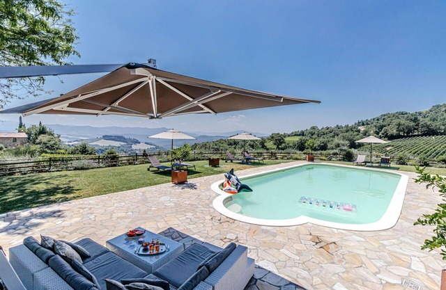 Private Villa with private pool, A/C, hot tub, WIFI, TV, pets allowed, panoramic view, parking