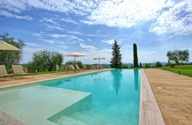 Private Villa with sauna, A/C, WIFI, private pool, TV, panoramic view, close to Montepulciano