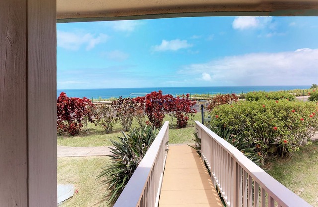 Private villa with gorgeous mountain and ocean views - beach nearby