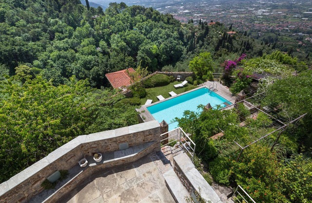 Private Villa with WIFI, A/C, private pool, TV, terrace, panoramic view, parking, close to Viareggio