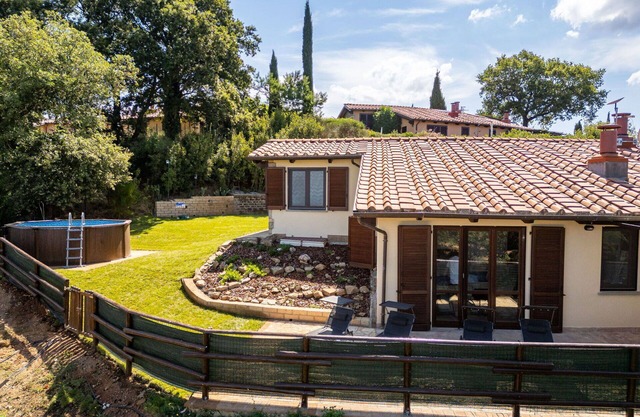 Private Villa with WIFI, hot tub, private pool, A/C, TV, patio, pets allowed, panoramic view