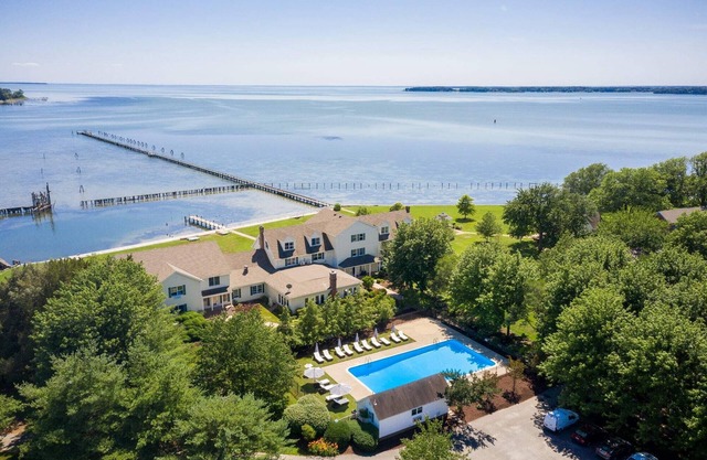 Private Waterfront Retreat Center, New Reno on 18 Acres