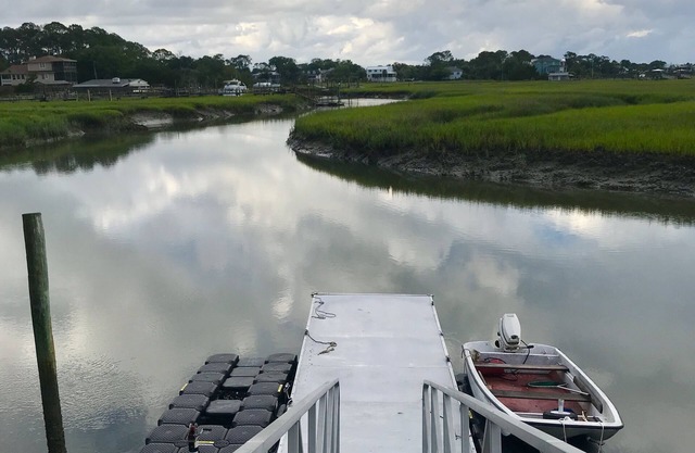 Private Waterfront Family Complex with Dock, Walk to Beach. Angler's Dream.