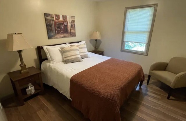 Private Wooded Cottage 2 Bed/1 Bath