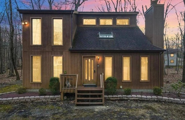 Private Wooded Escape w/Hot Tub + Fire Pit