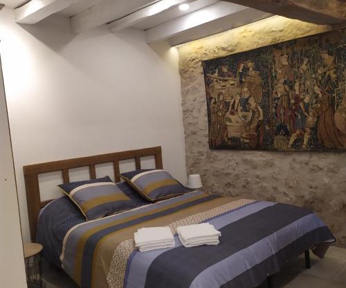 Proche de VICHY Le colombier studio tout confort parking privé
