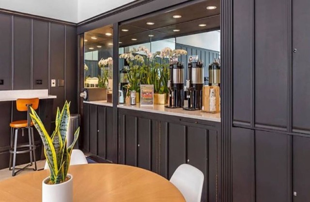 Professional Hotel - Short distance to the AHR Expo
