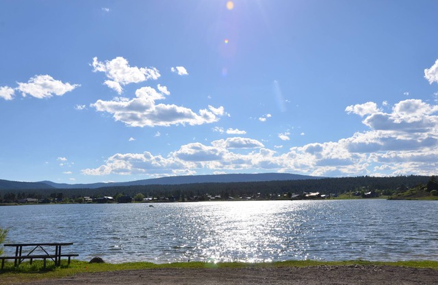PROMO 15% WEEKLY /20% MONTHLYnModern Lakeview Retreat with Lots of Personality