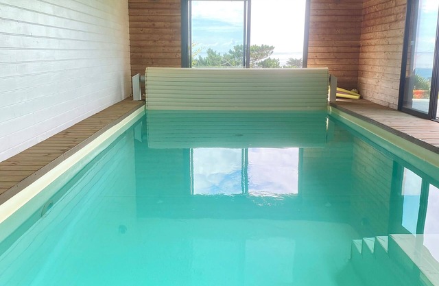 PROMO FINISTERE SUD Villa panoramic sea view, indoor SWIMMING POOL/SPA, heated