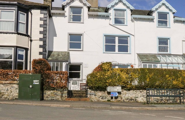 PROSPECT LODGE, pet friendly, with a garden in Portinscale