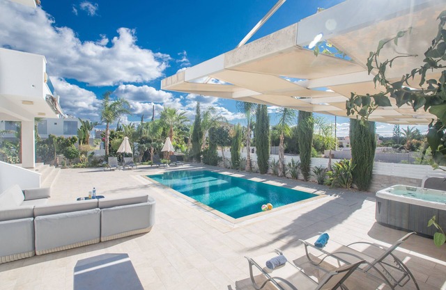 Protaras Holiday Villa DE2 - a villa that sleeps 8 guests in 4 bedrooms