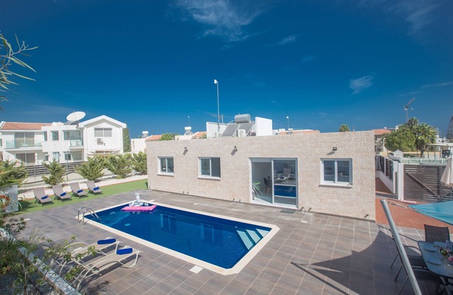 Protaras Holiday Villa GD44 - a villa that sleeps 6 guests in 3 bedrooms