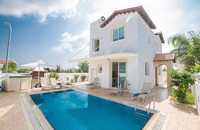 Protaras Katerina Villa KV60 - a villa that sleeps 7 guests in 3 bedrooms