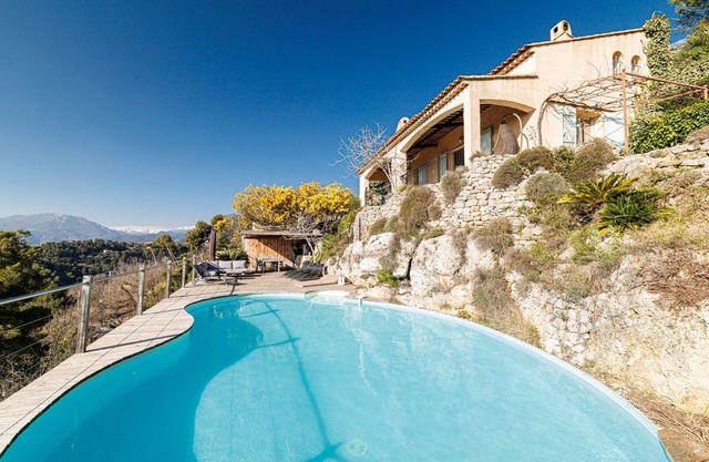 Provençal house with swimming pool - Stunning view