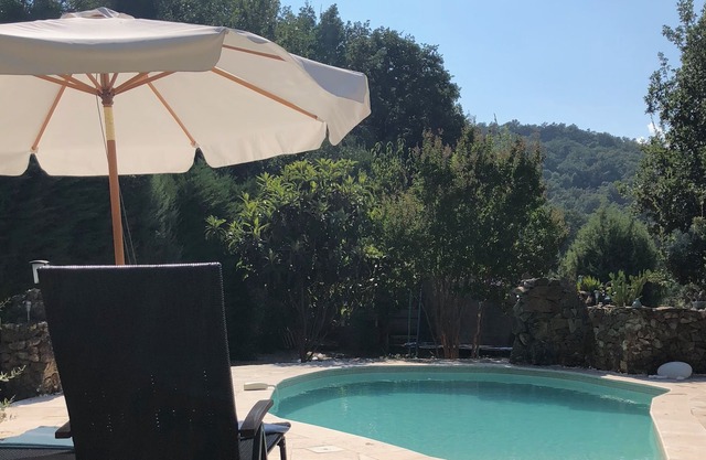 Provencal holiday house with pool