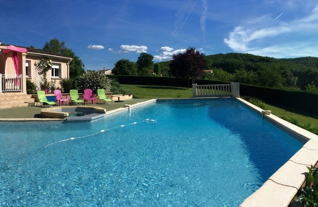 Provencal house, comfortable, private swimming pool, jacuzzi, internet wi fi