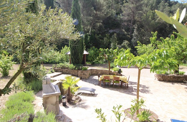 Provencal landhouse, Le Barroux, Mont-Ventoux, Vaucluse, private pool