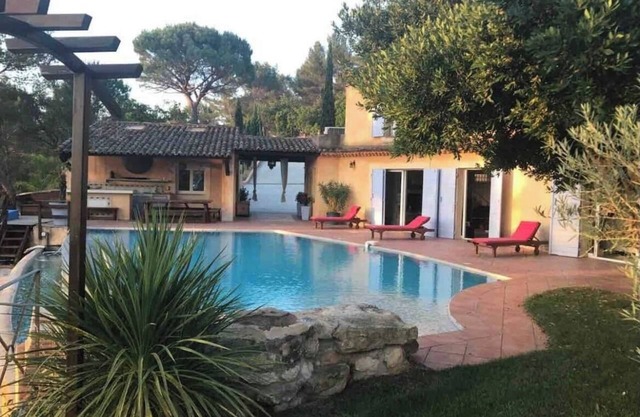 Provencal villa in a peaceful setting
