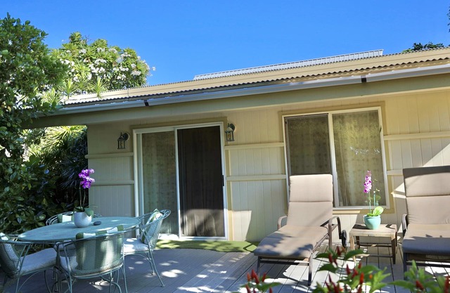 PUAKO 1940's Vintage Beach Cottage - Now with Air Conditioning