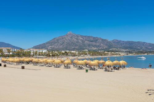 Puerto Banus, Marina Banus, 2BR, 2BTH, pool, parking, Marbella, 2H