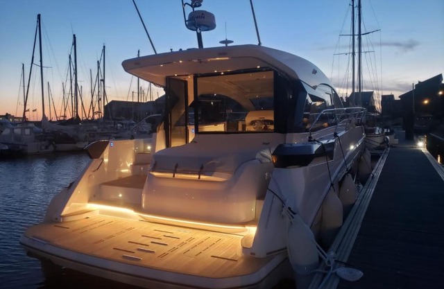 Puissance, Elegance et Style, Yacht à Deauville