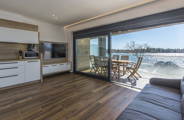 Punta Mulino apartment A1 by the sea