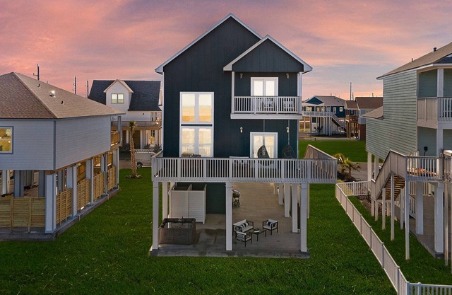 Pura Vida | Gulf Views, Private Pool + Hot Tub!