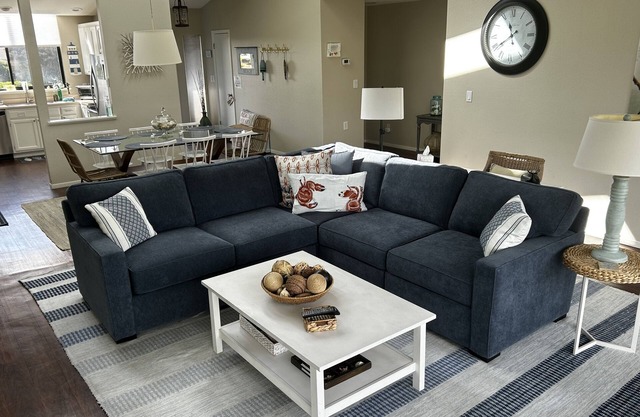 Pure Serenity at Harbour Sounds- open and airy. A quick walk to the beach