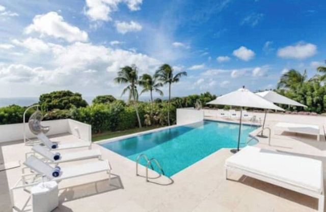 Purple Haze: Sea View, Infinity Pool home, full kitchen with WiFi on West Coastn