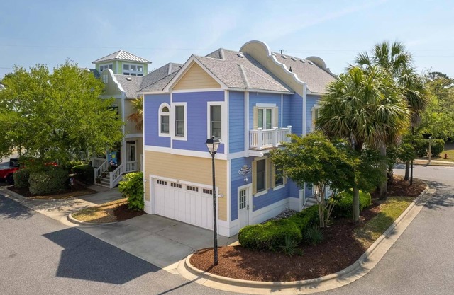 Purple Palace Devonshire Place Bermuda Bay, Pet Friendly, Resort Community in Kill Devil Hills