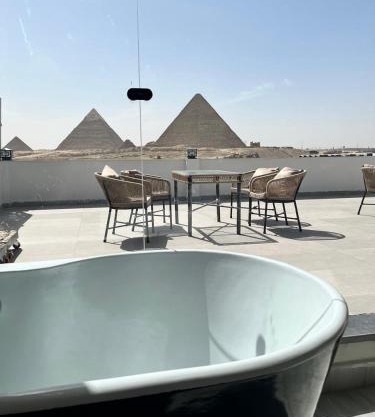 Pyramid hotel