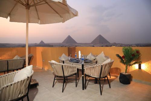 Pyramids Heart Hotel